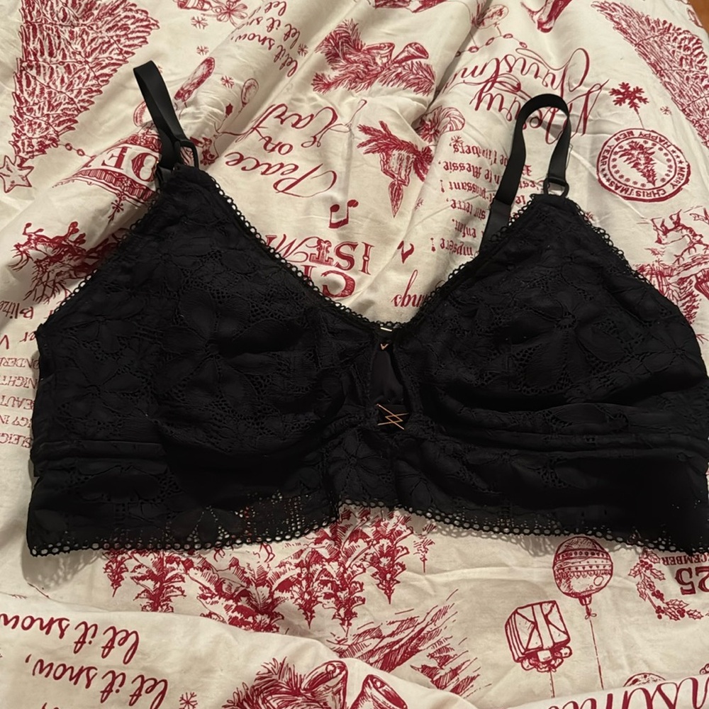 BLACK LACE BRALETTE SIZE XL